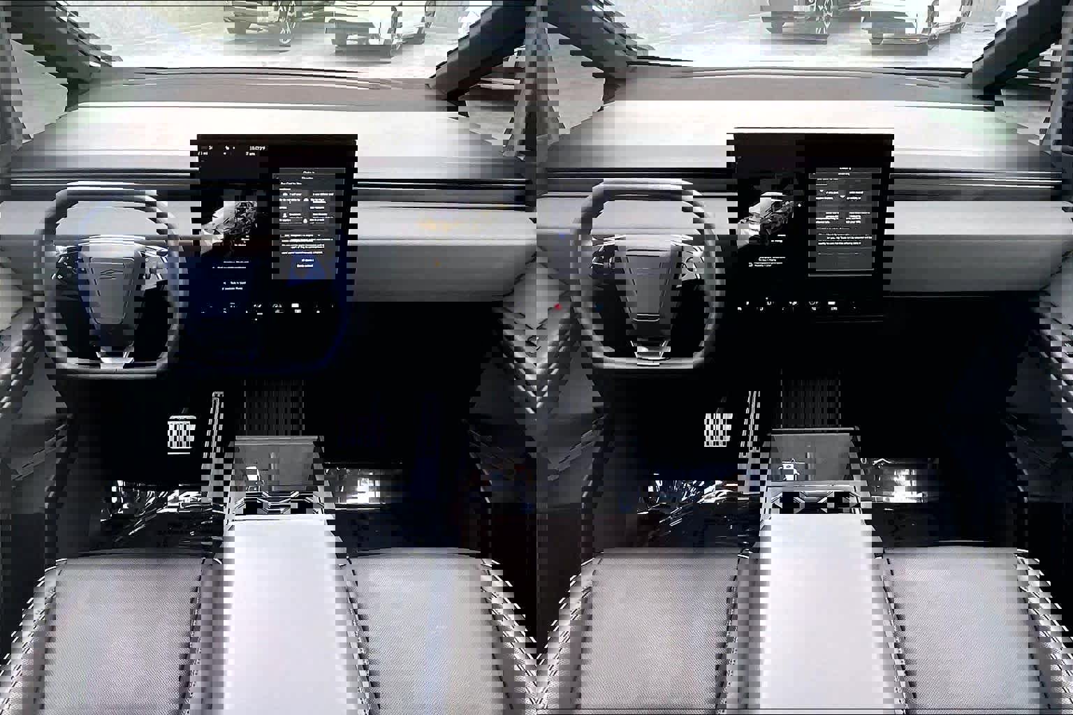 Used 2025 Tesla Cybertruck AWD Crew Cab image 14