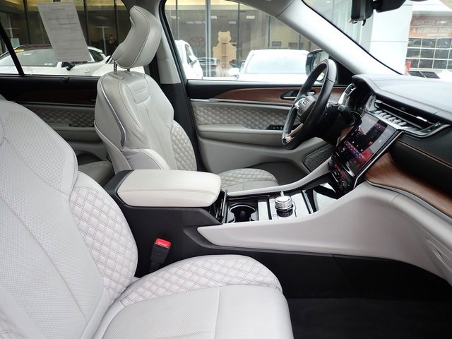 Used 2021 Jeep Grand Cherokee L Summit w/ Advanced Protech Group IV image 3