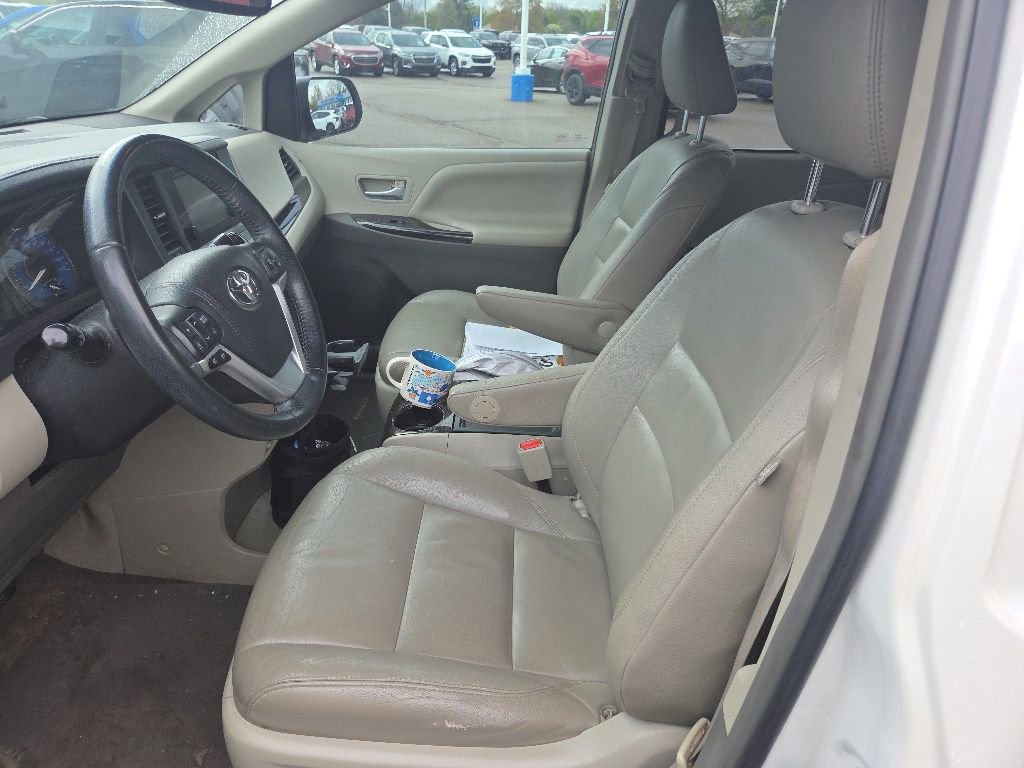 Used 2015 Toyota Sienna XLE FWD image 8