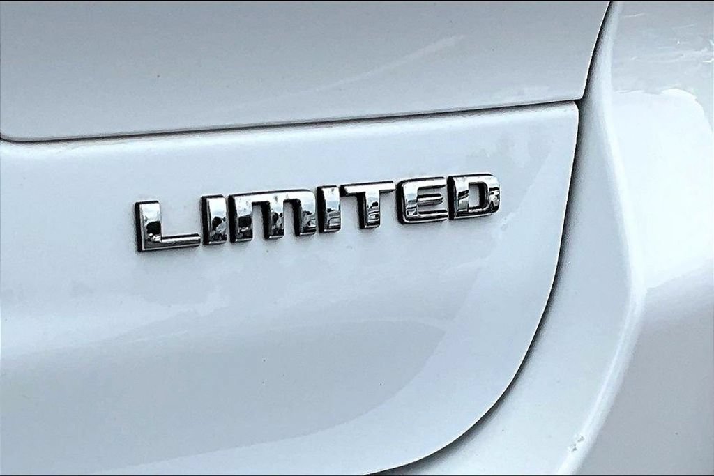 Used 2023 Jeep Grand Cherokee L Limited w/ Luxury Tech Group II AWD/4WD image 24