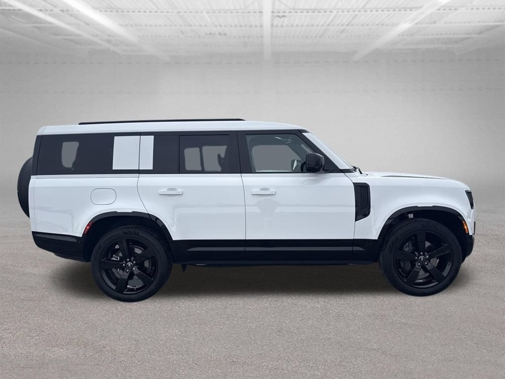 Used 2025 Land Rover Defender 130 X-Dynamic SE AWD/4WD image 6