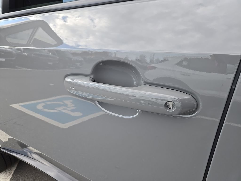 Used 2025 Lexus GX 550 w/ Accessory Package (2T) image 10