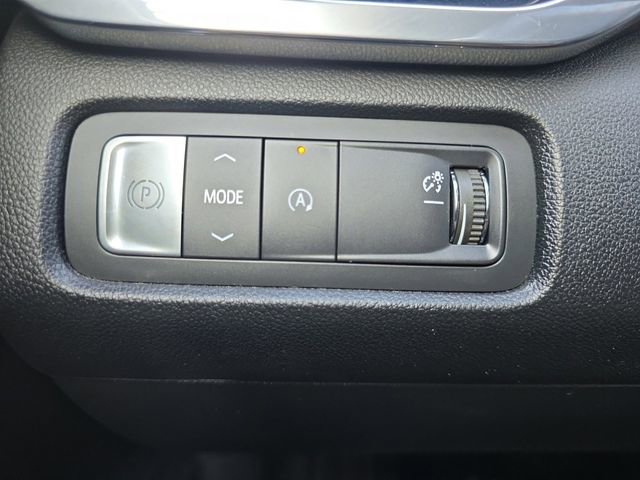 Used 2025 GMC Acadia Elevation image 10