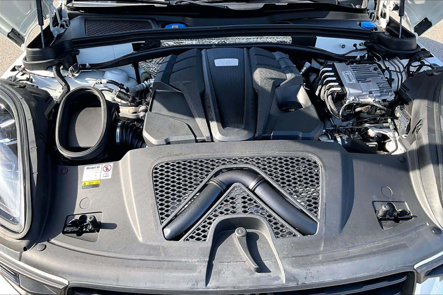 Used 2023 Porsche Macan S AWD/4WD image 33