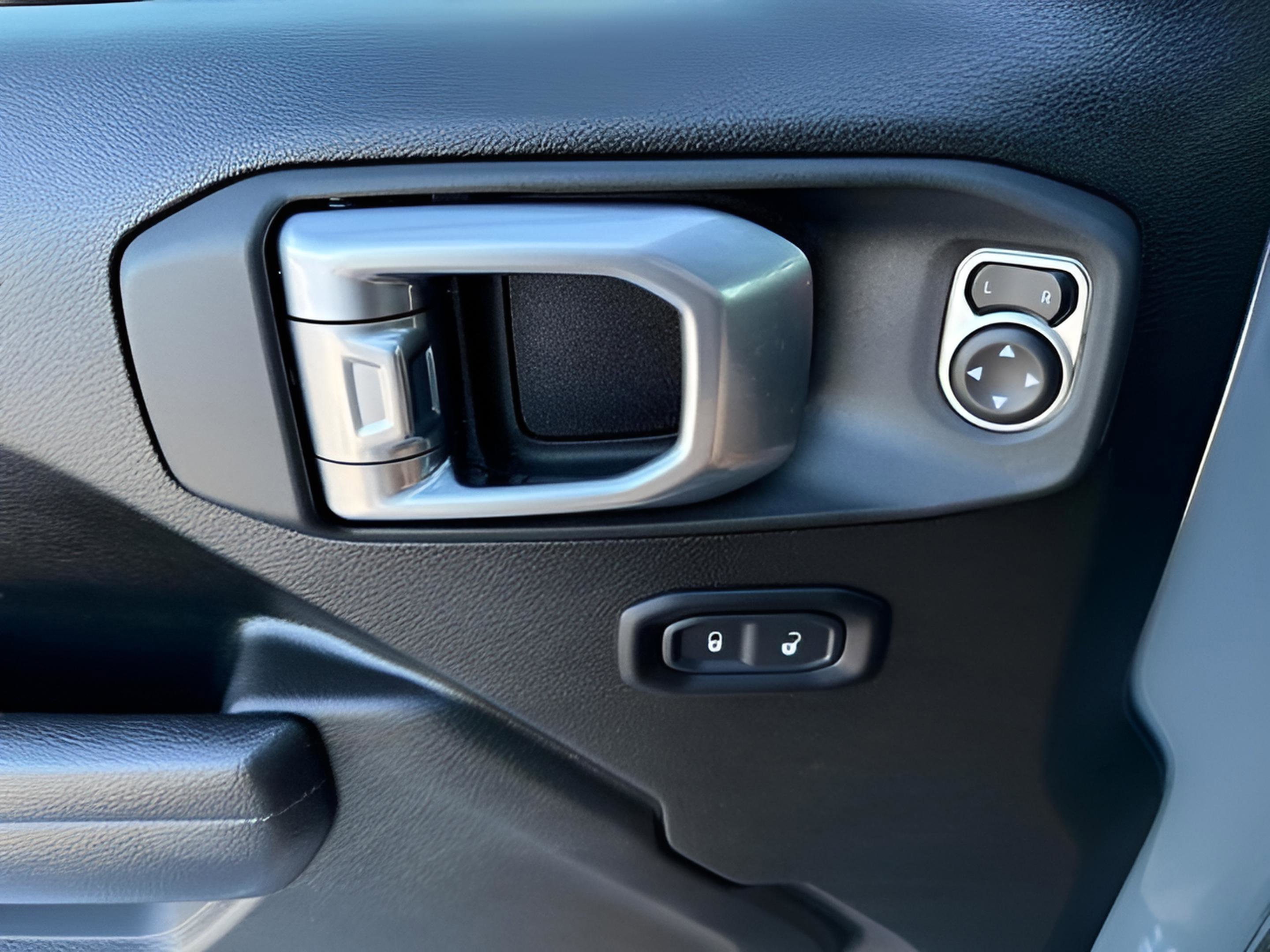 Certified 2024 Jeep Gladiator Mojave AWD/4WD image 26