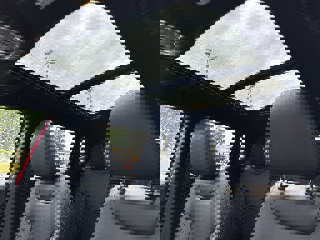 New 2025 Jeep Compass Latitude w/ Sun & Sound Group image 32