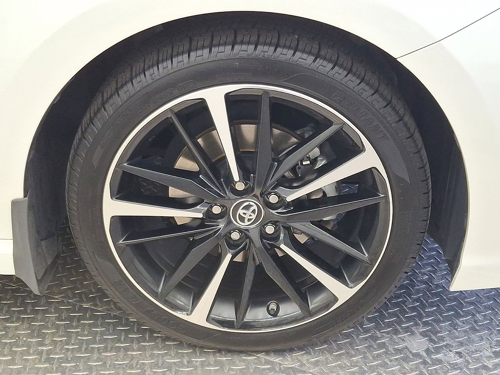 Used 2019 Toyota Camry XSE FWD image 27