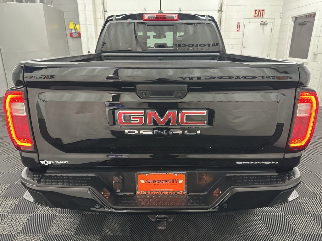 Used 2024 GMC Canyon Denali image 8