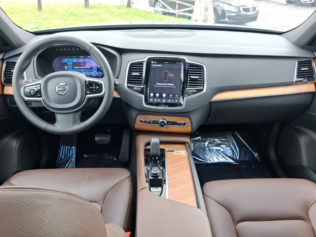 Certified 2024 Volvo XC90 B5 Plus w/ Protection Package Premier AWD/4WD image 9