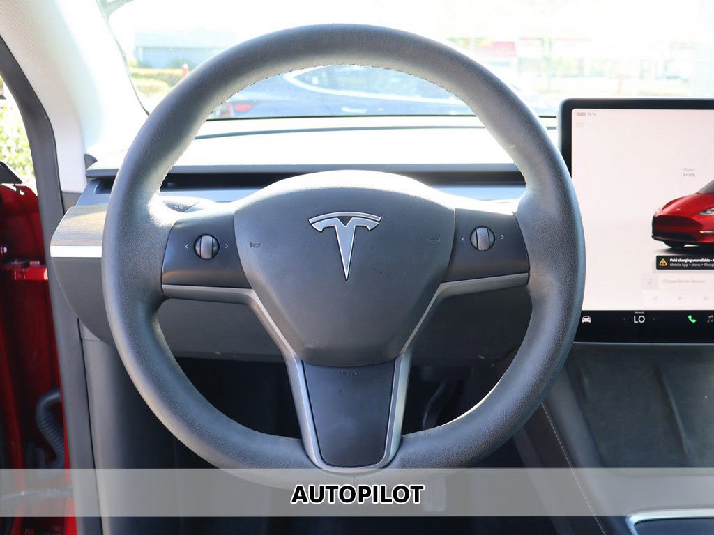 Used 2022 Tesla Model Y Long Range image 3