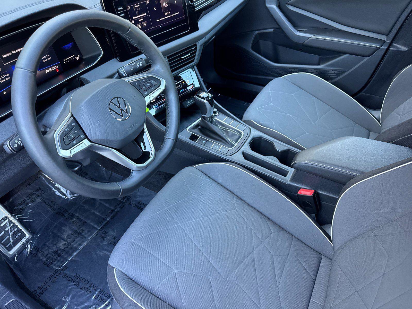 Used 2025 Volkswagen Jetta Sport image 9