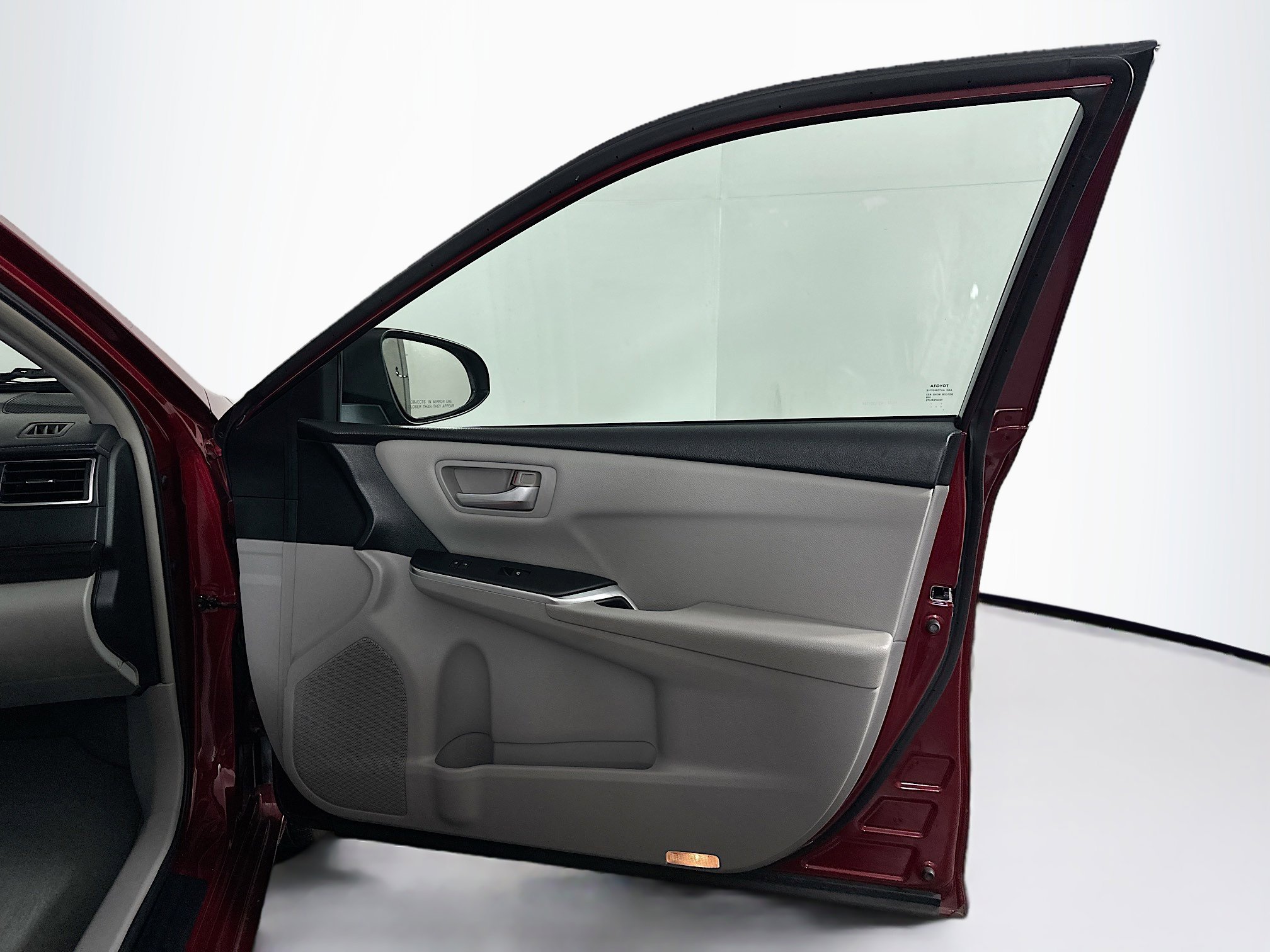 Used 2015 Toyota Camry LE image 30