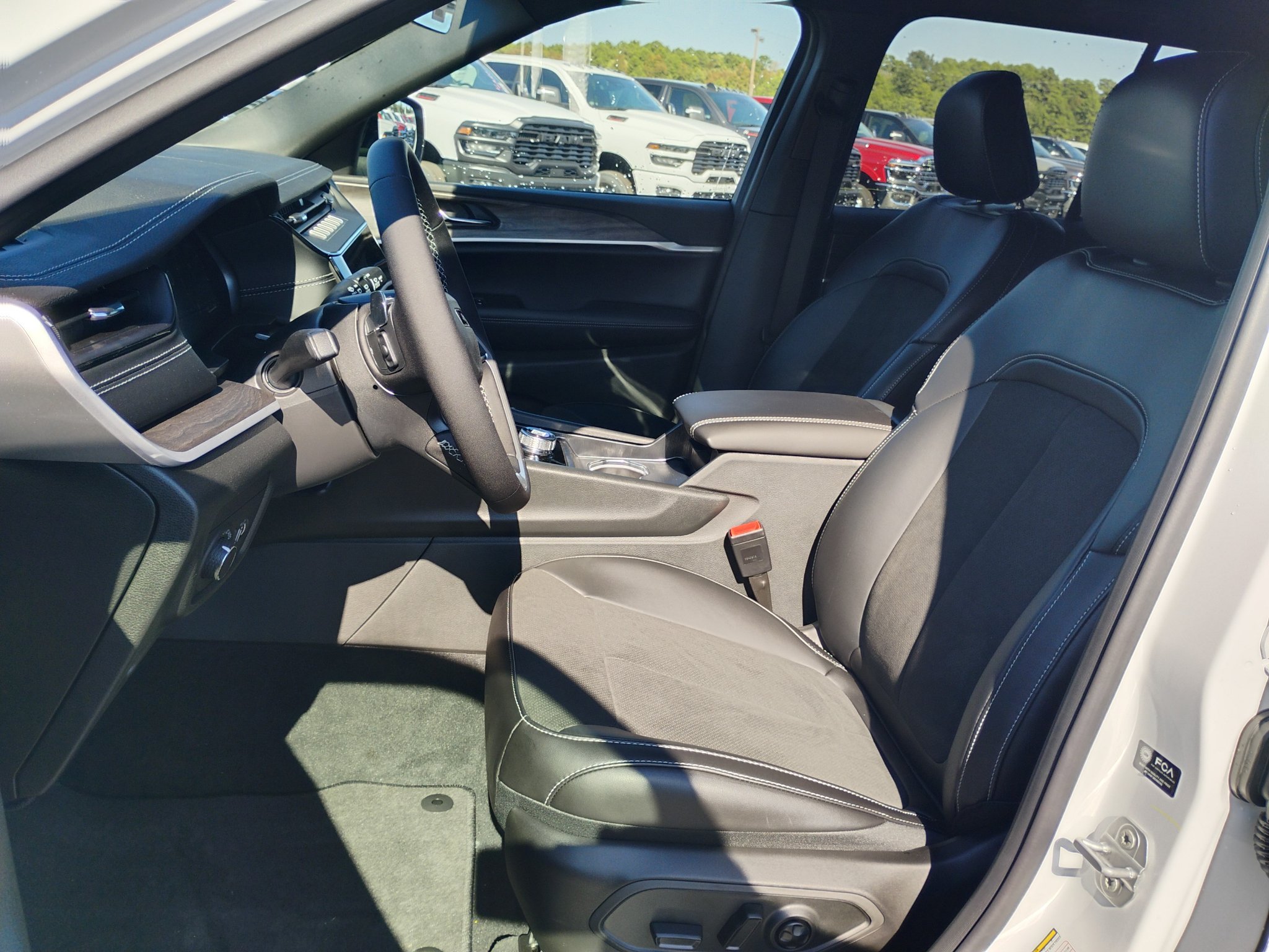 New 2027 Jeep Grand Cherokee Altitude AWD/4WD image 21