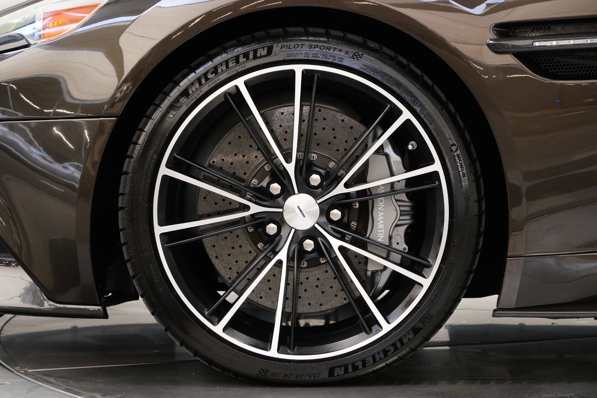 Used 2014 Aston Martin Vanquish Coupe image 10