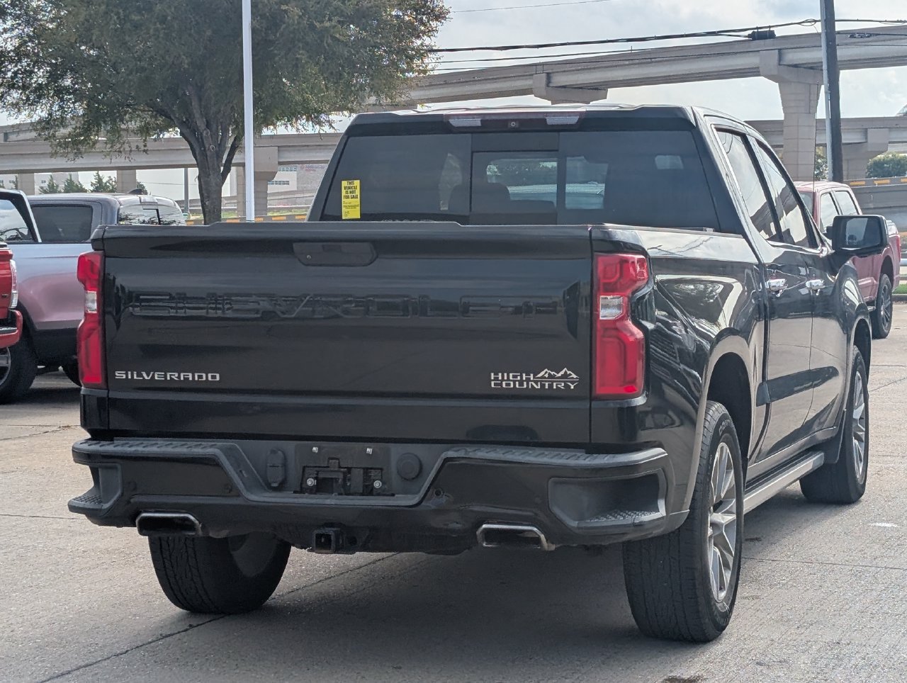 Used 2019 Chevrolet Silverado 1500 High Country w/ Technology Package AWD/4WD image 4