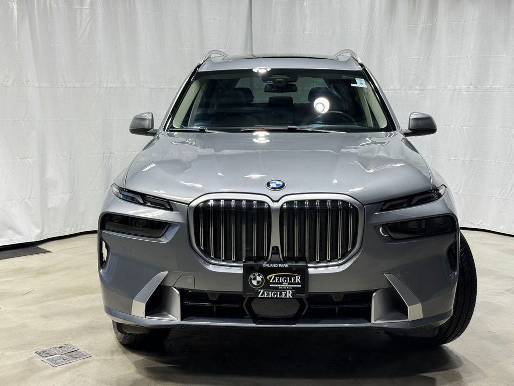 Used 2024 BMW X7 xDrive40i w/ Premium Package image 2