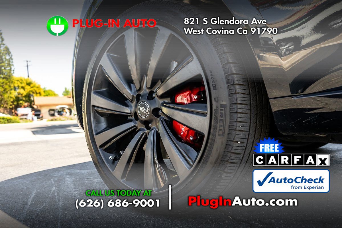 Used 2025 Land Rover Range Rover SV image 6