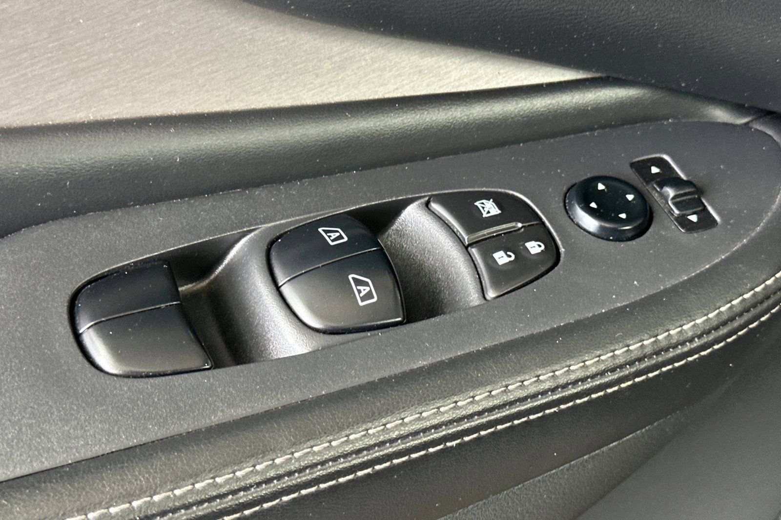 Used 2023 Nissan Murano S image 12