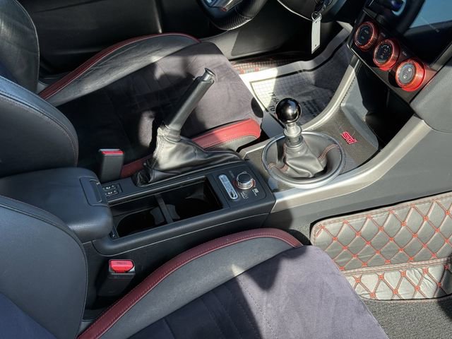 Used 2017 Subaru WRX STI AWD/4WD image 18