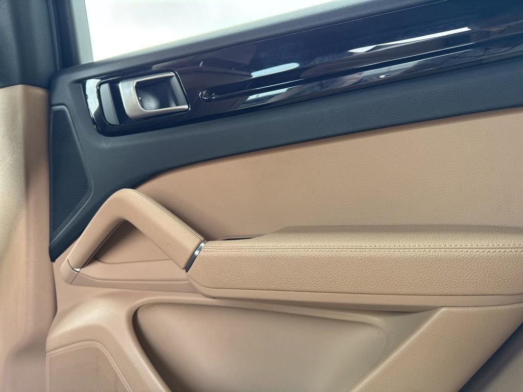 Used 2023 Porsche Cayenne image 15