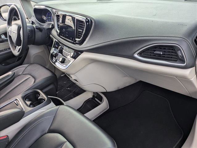 Used 2024 Chrysler Pacifica Select image 22