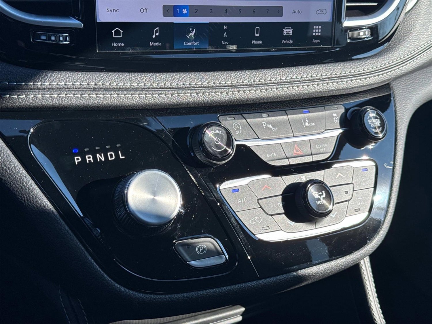 New 2026 Chrysler Pacifica Limited image 28