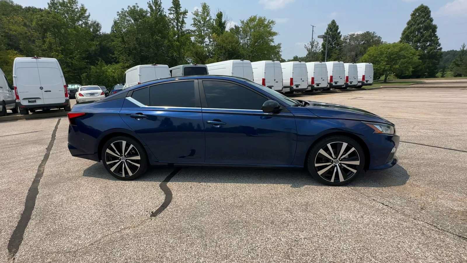 Used 2022 Nissan Altima 2.5 SR FWD image 9