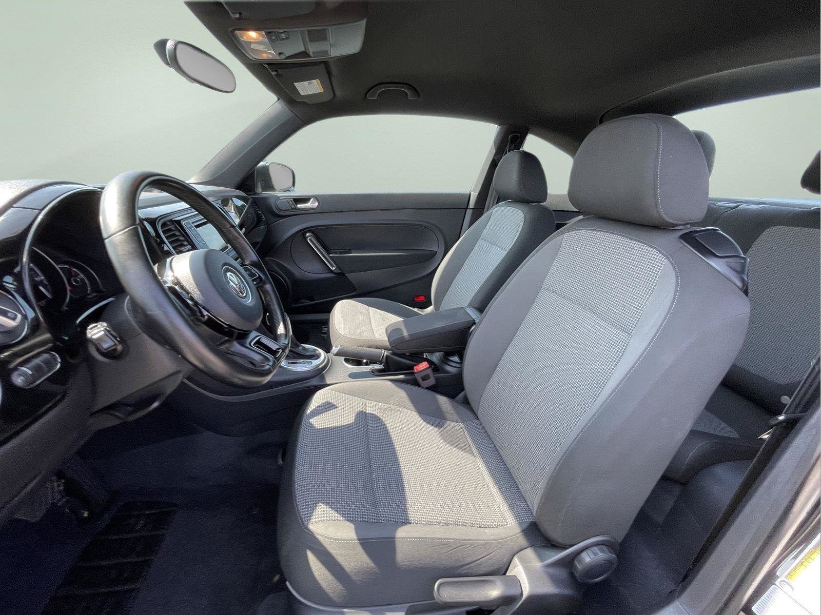 Used 2018 Volkswagen Beetle 2.0T FWD image 16