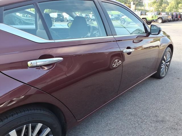 Used 2025 Nissan Altima 2.5 SV FWD image 9
