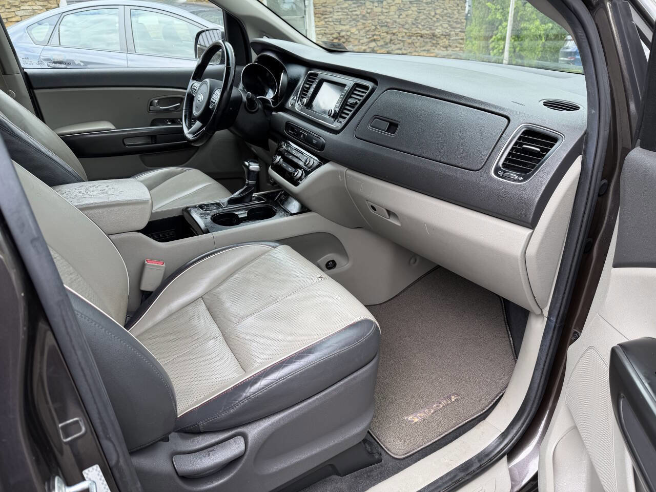 Used 2017 Kia Sedona LX w/ LX Essentials Premium Package FWD image 7