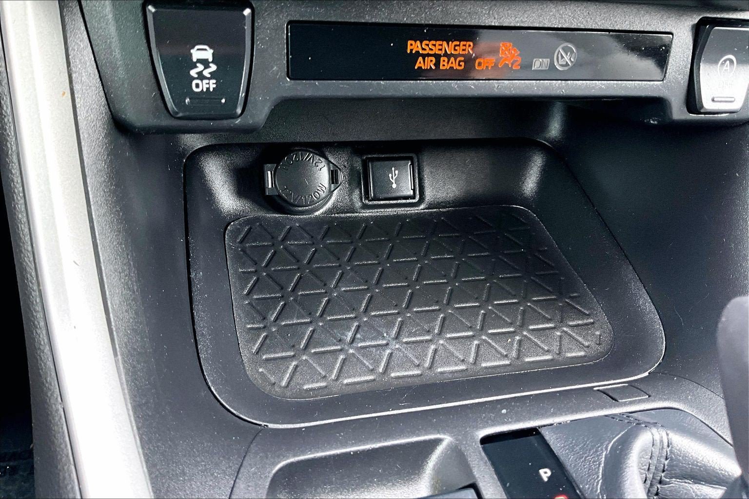 Used 2022 Toyota RAV4 XLE Premium FWD image 31