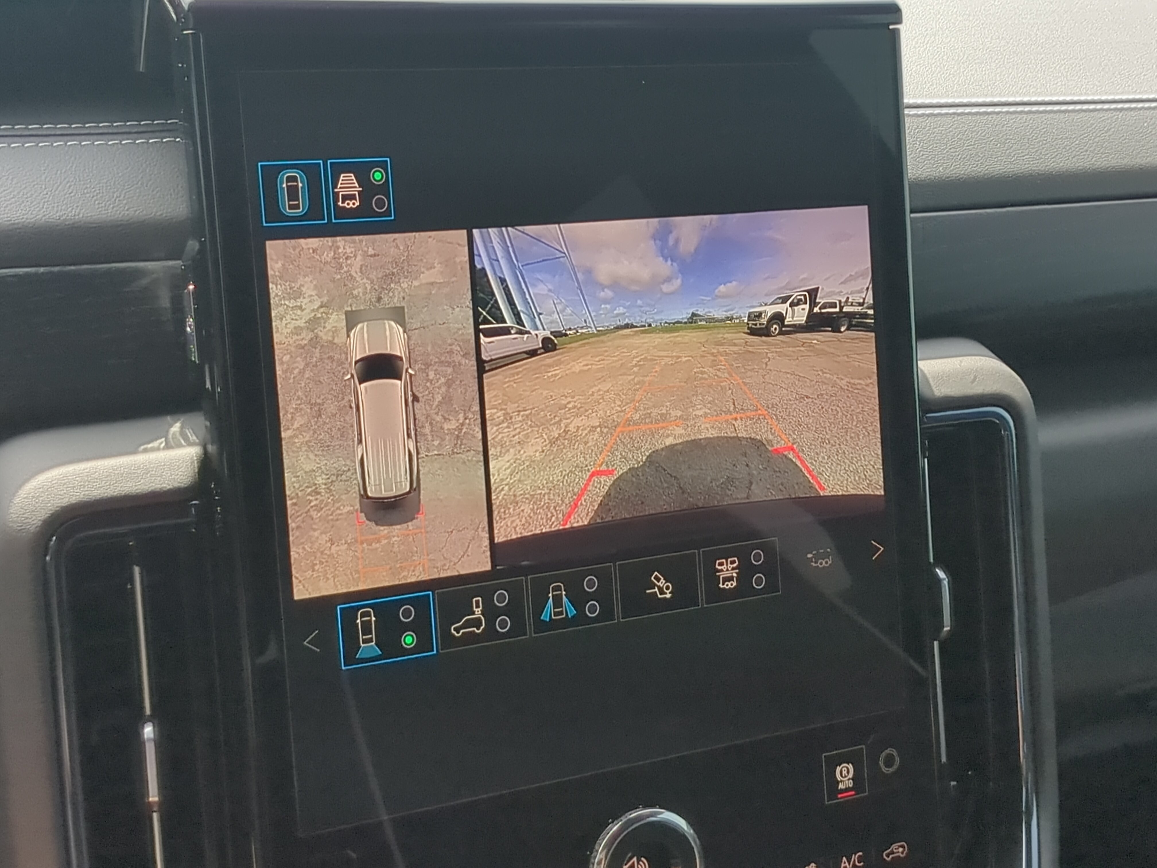 Used 2026 GMC Yukon XL AT4 Ultimate w/ LPO, Floor Liner Package AWD/4WD image 19