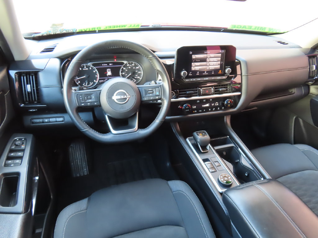 Used 2024 Nissan Pathfinder SV AWD/4WD image 4
