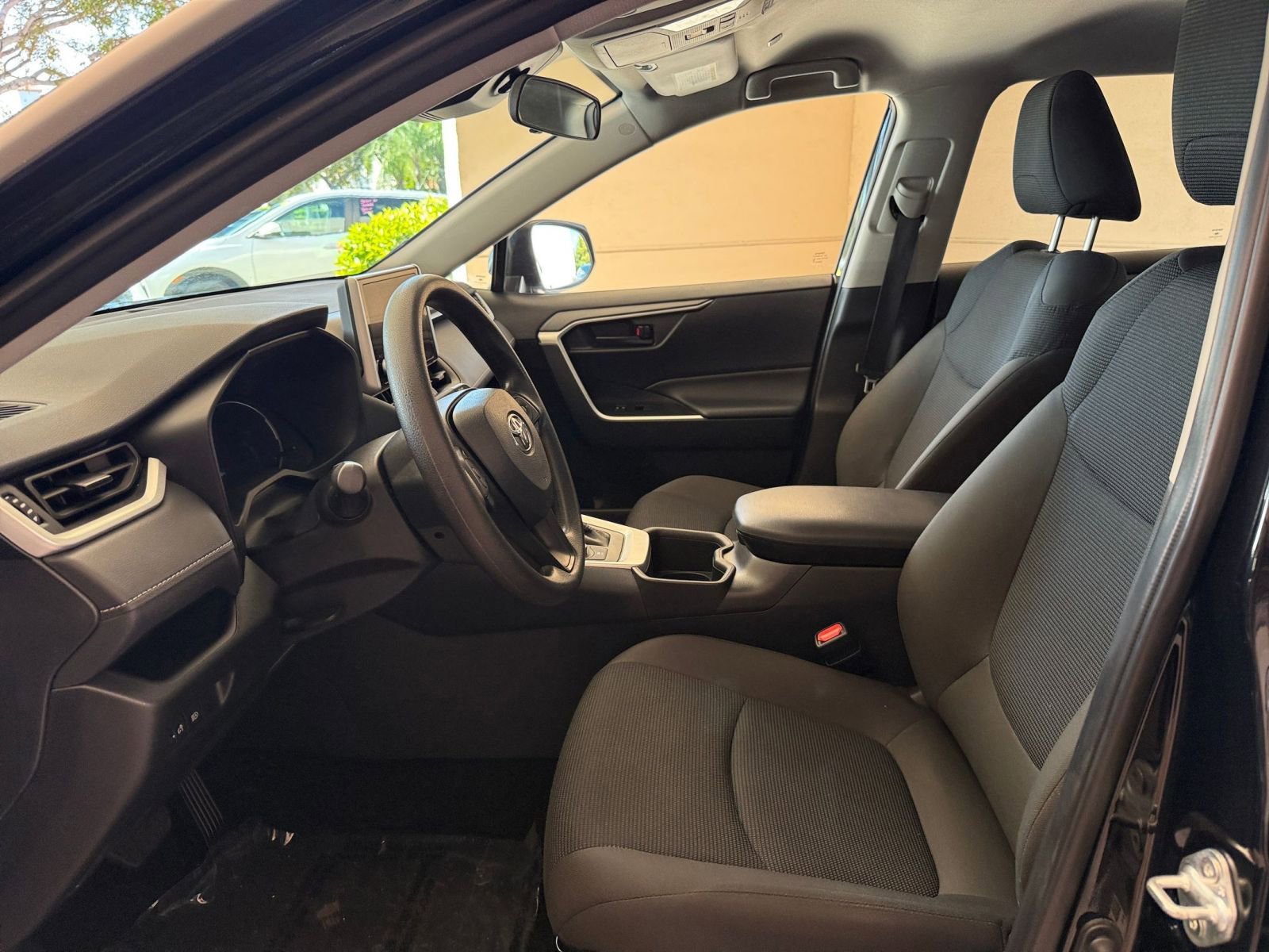 Used 2025 Toyota RAV4 LE image 32