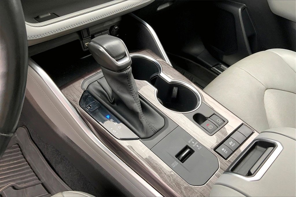 Used 2021 Toyota Highlander Limited image 15