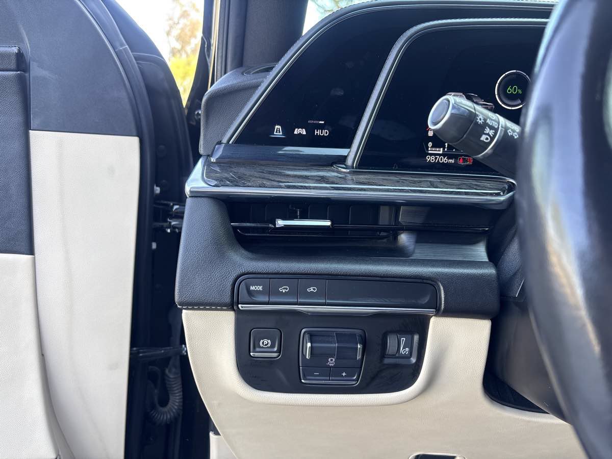 Used 2021 Cadillac Escalade ESV Premium Luxury w/ Driver Assist Tech Package RWD image 26