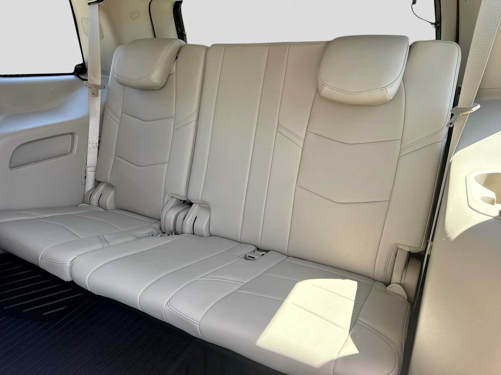 Used 2019 Cadillac Escalade Luxury w/ LPO, Radiant Package AWD/4WD image 21