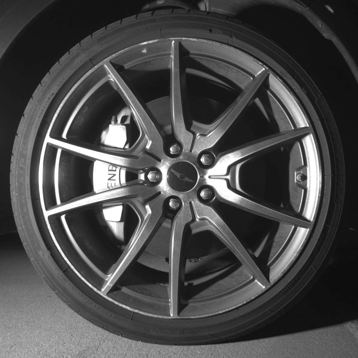 Used 2025 Genesis G70 2.5T image 13