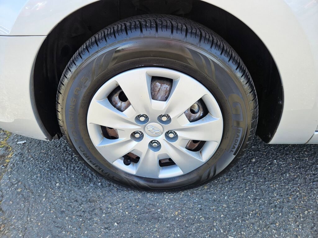 Used 2012 Hyundai Elantra GLS FWD image 8