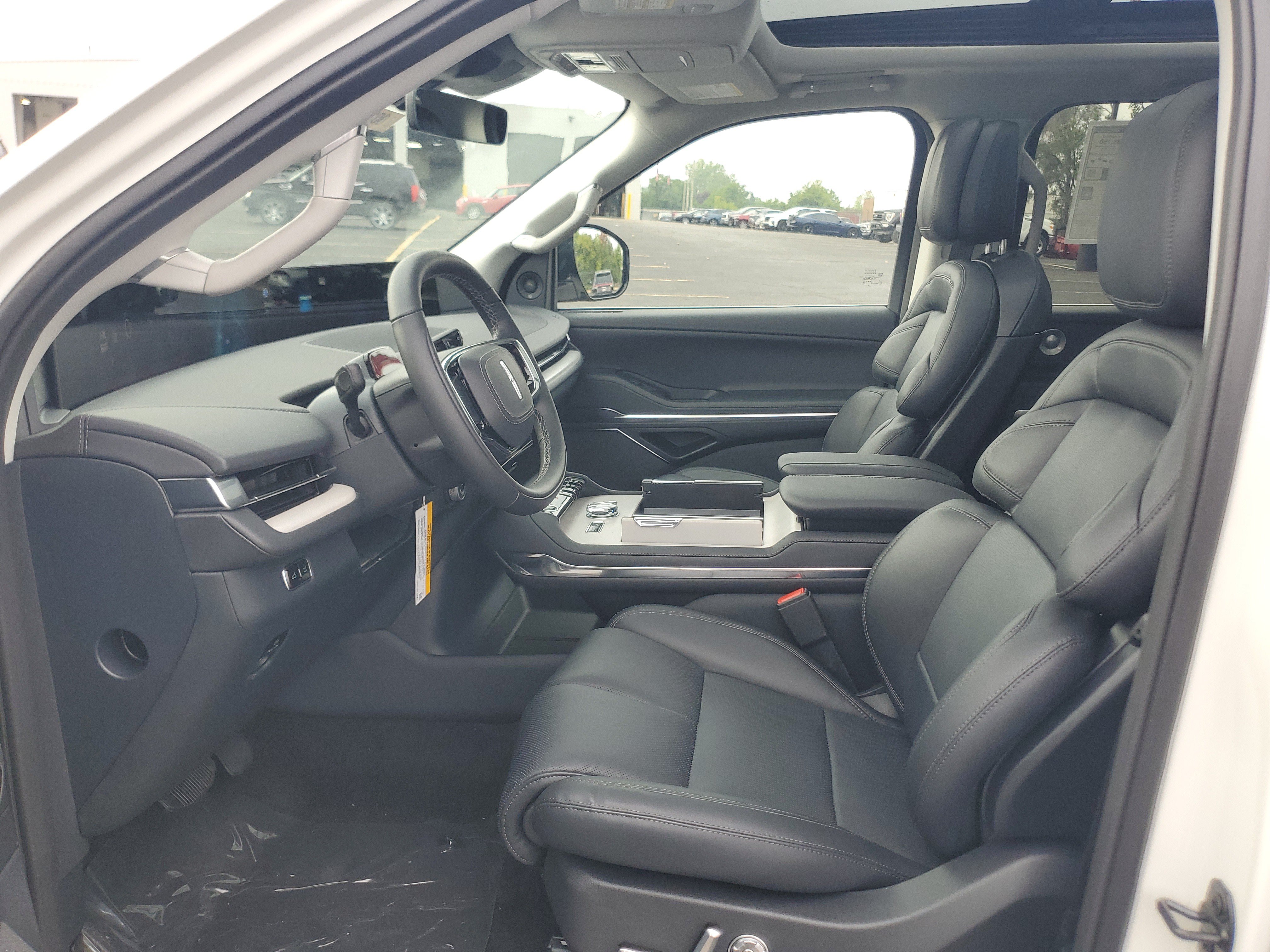 New 2027 Lincoln Navigator Reserve AWD/4WD image 12