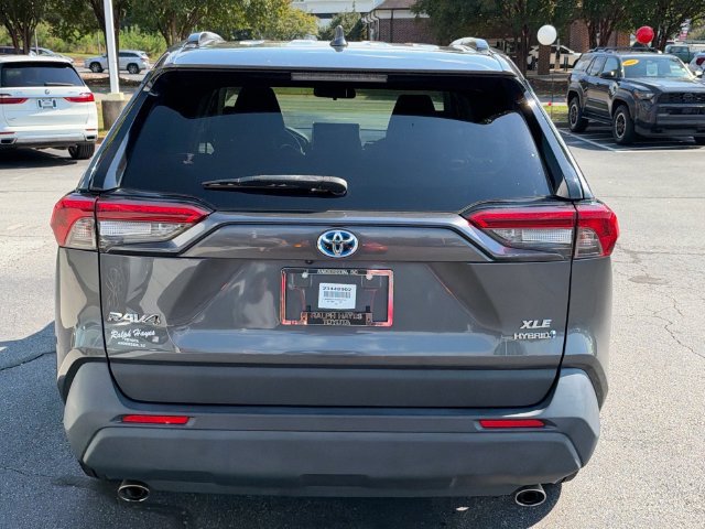 Used 2022 Toyota RAV4 XLE Premium AWD/4WD image 4