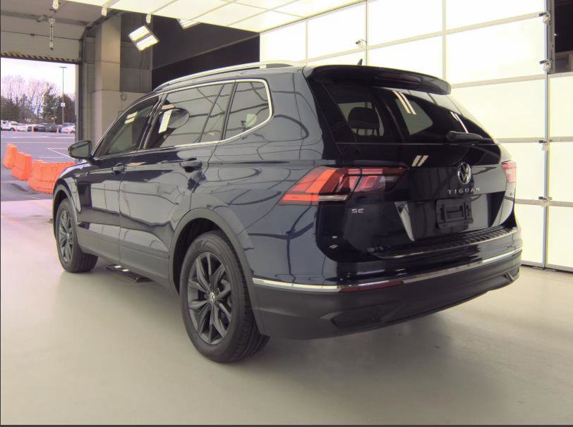 Used 2023 Volkswagen Tiguan SE w/ Panoramic Sunroof Package image 13