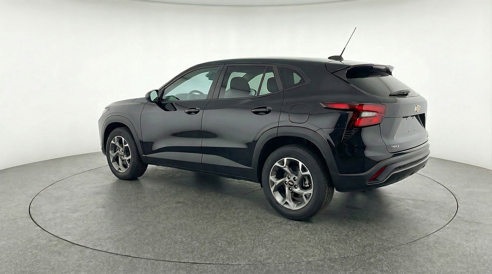 Used 2025 Chevrolet Trax LT w/ LT Convenience Package image 6