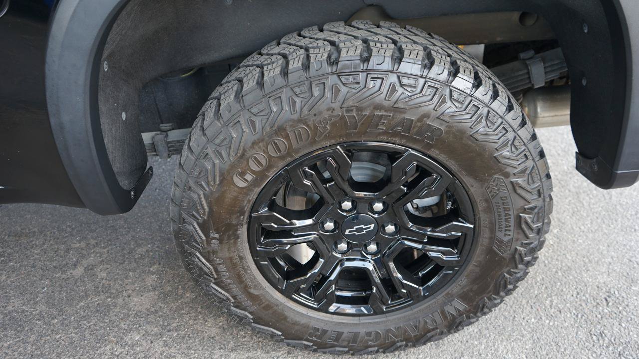 Used 2023 Chevrolet Silverado 1500 ZR2 w/ Technology Package AWD/4WD image 33