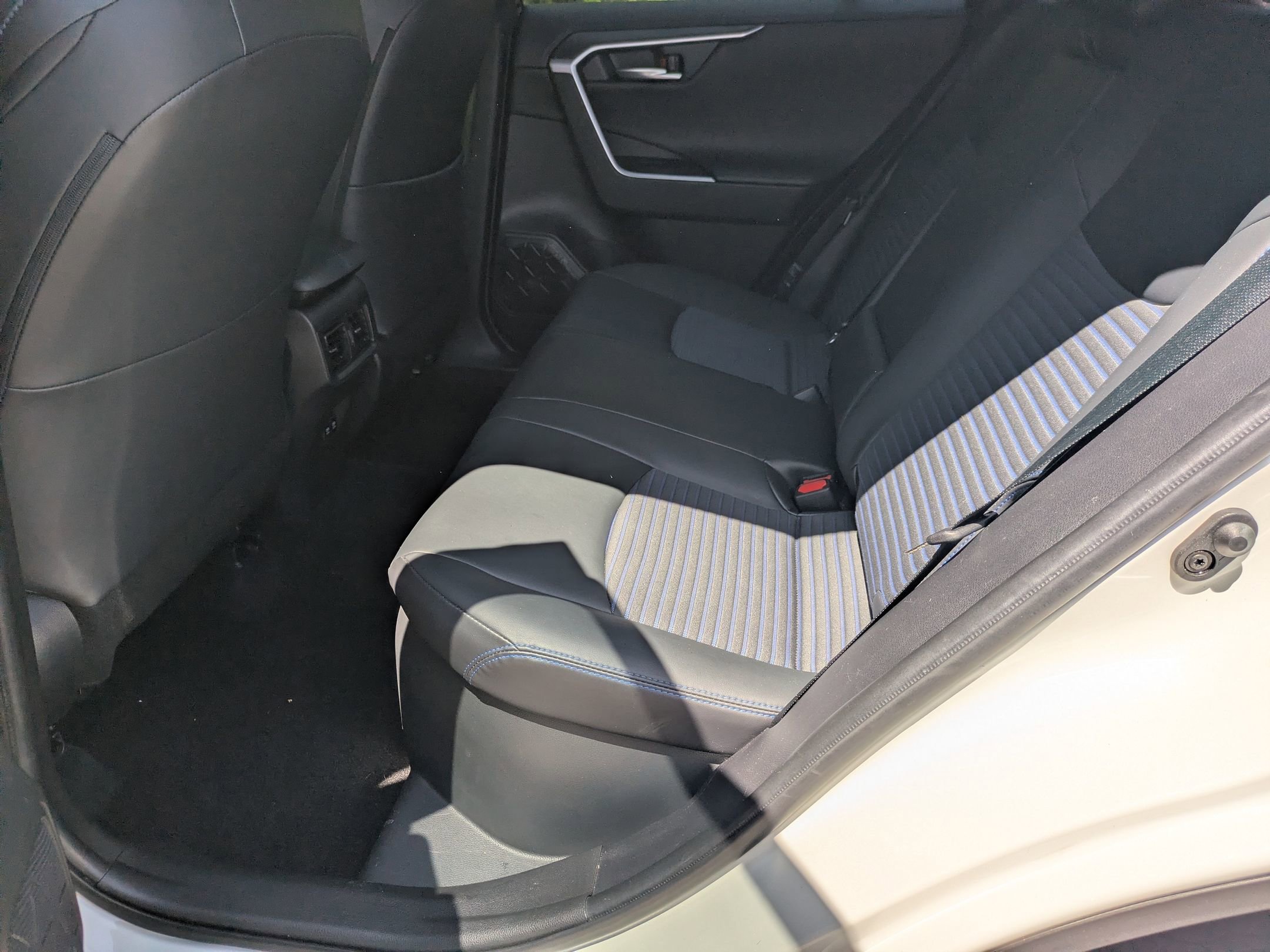 Used 2020 Toyota RAV4 XSE w/ XSE Grade Weather Package image 27