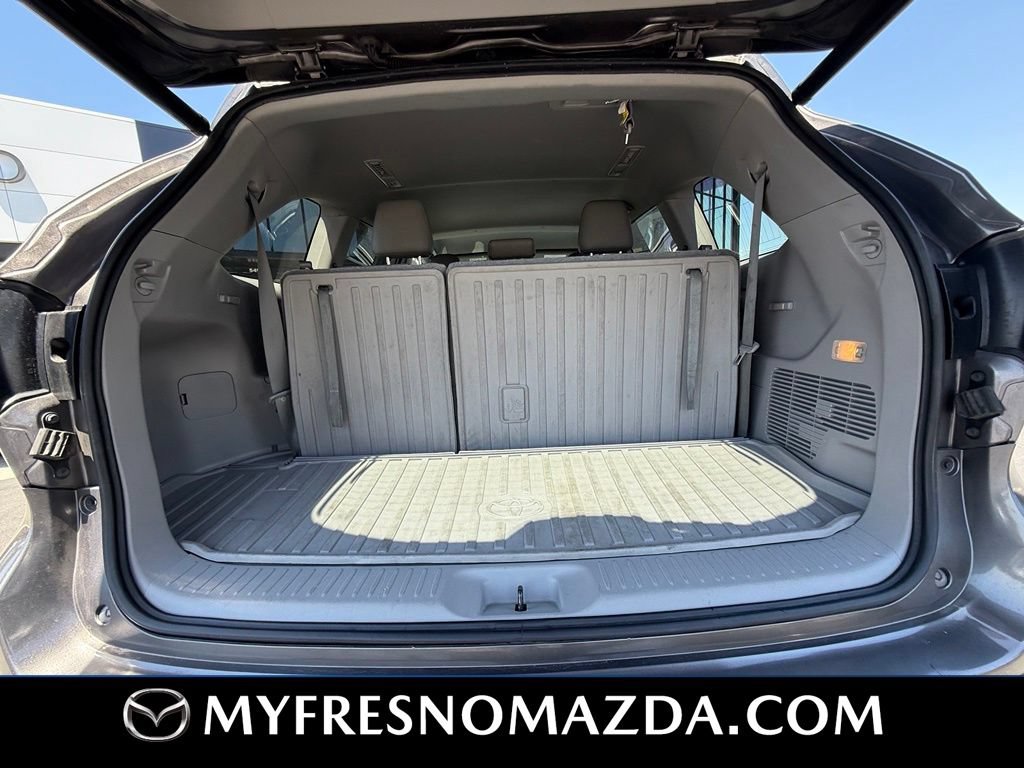 Used 2018 Toyota Highlander Plus w/ Preferred Accessory Package AWD/4WD image 9
