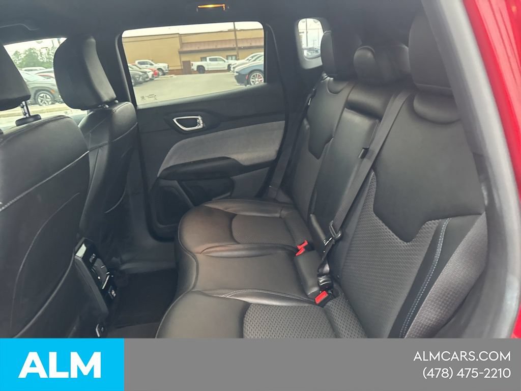 Used 2025 Jeep Compass Latitude AWD/4WD image 25