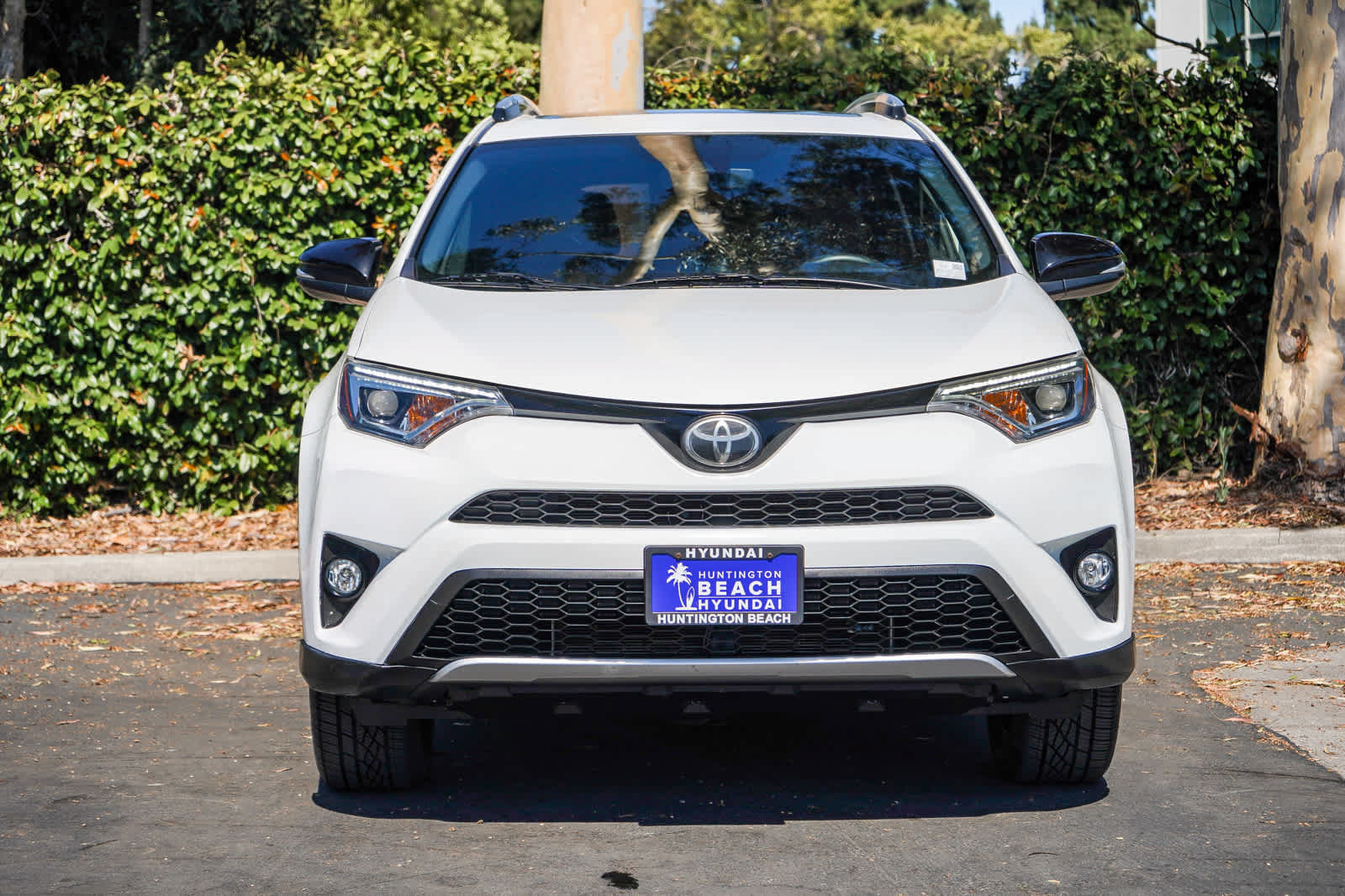 Used 2018 Toyota RAV4 SE w/ Power Extra Value Package FWD image 2