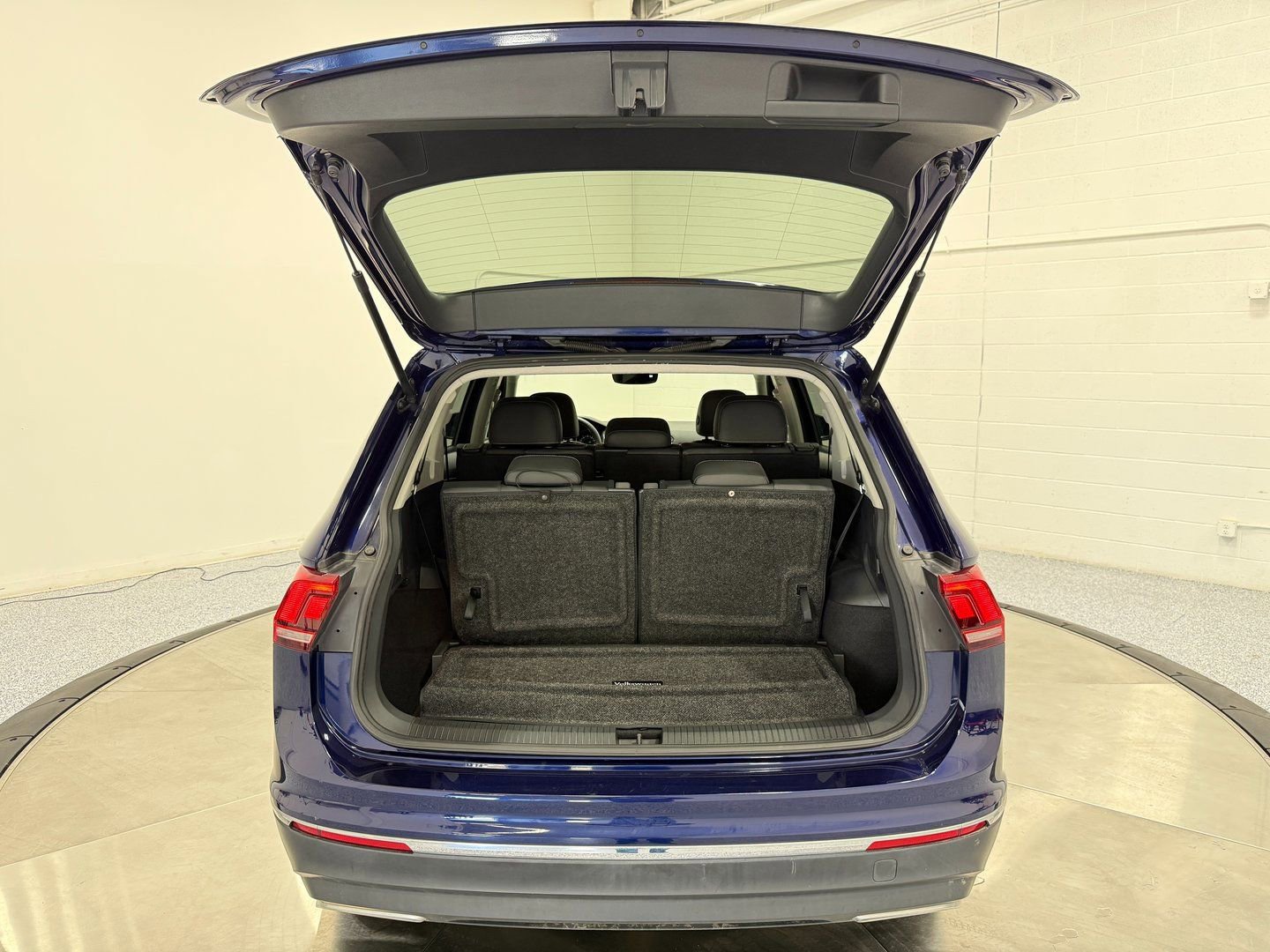 Used 2021 Volkswagen Tiguan SE image 50