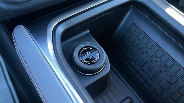 New 2025 Ford Expedition Active image 28